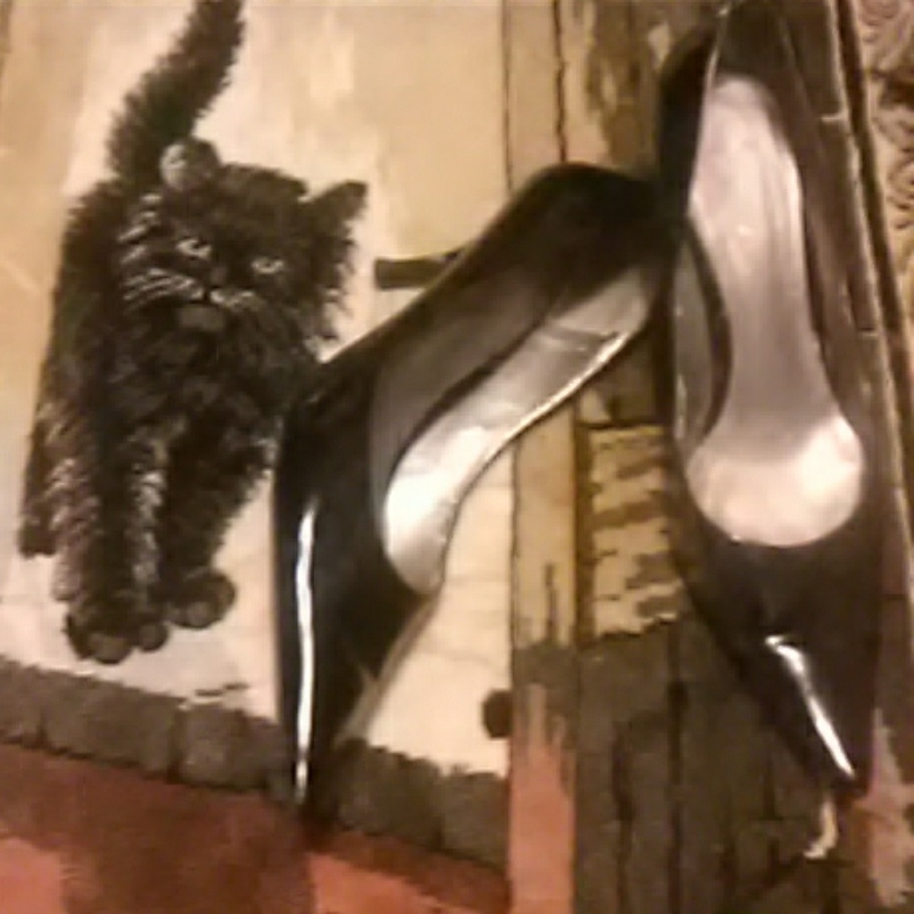 Shoes - Picture 2 of 6